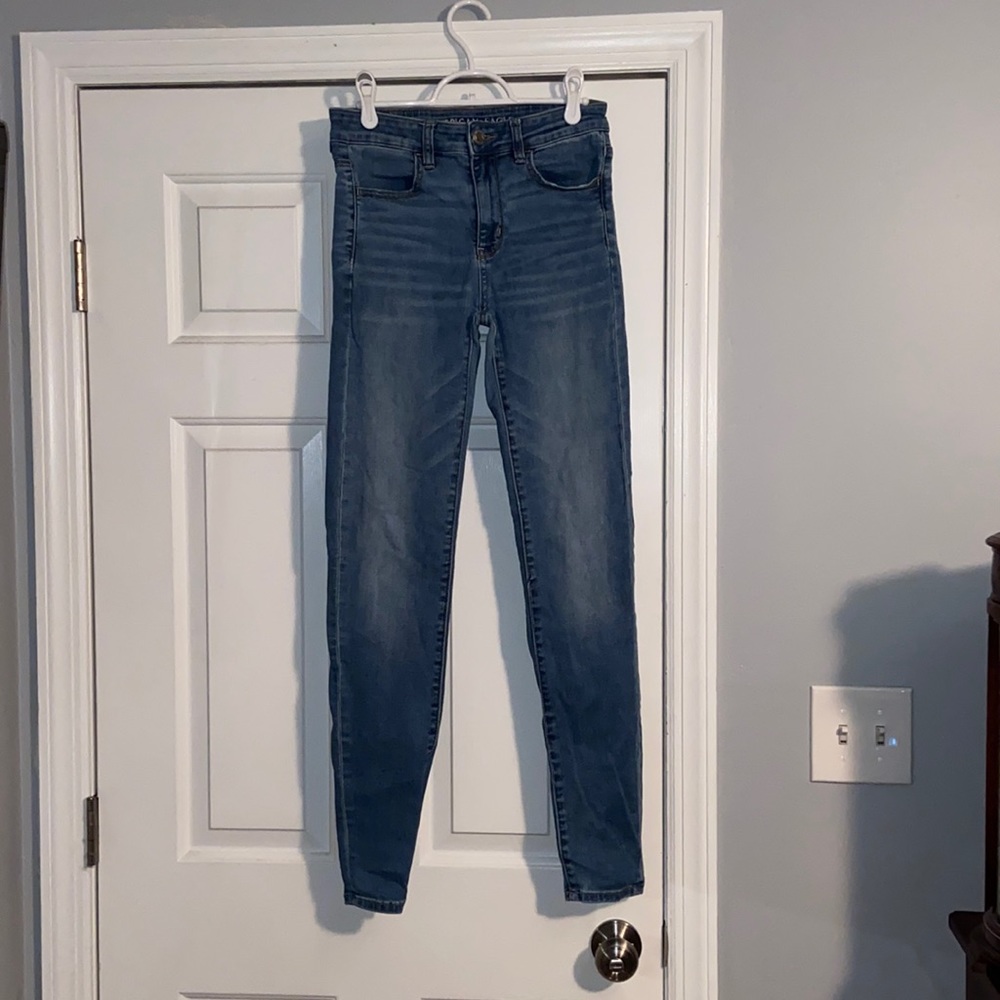 Super cute American Eagle blue jeans!